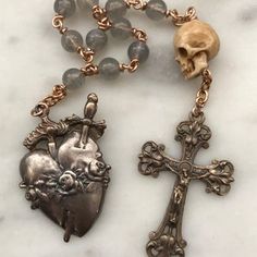 Jelewery Ideas, Skull Rosary, Dorcas Meadowes, Coquette Grunge, Pocket Rosary, Immaculate Heart, Decade Rosary, Bead Charms Diy, Gothic Aesthetic