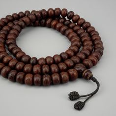 Buddhist Japa mala with 108 beads + 1 Guru bead, also known as a Tibetan rosary, is made with authentic Bodhi seeds, made by the artisan who makes all our malas in Kathmandu-Nepal. These seeds are treated with natural oils and dyes in an artisanal way. -Seed measurements: 12 mm x 9 mm (0.47" x 0.35") approximate (which makes it a Large Japa Mala) -Approximate internal circumference measurement 95 cm (37.40") -The Guru bead is a larger bodhi seed bead 15 mm (approx) -Made with brown cord and fini Buddhist Mala, Siddhārtha Gautama, Bodhi Tree, Silk Bag, 108 Bead, Sliding Knot, Prayer Beads, Seed Bead, Natural Oils