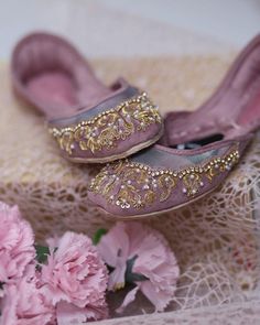 Introducing our exquisite Handmade Leather Khussa, inspired by the traditional footwear of Punjab, Rajasthan, Afghanistan, and Multan. These stunning juttis are perfect for weddings, bridal showers, formal meetings, and casual outings, making them an essential addition to any ethnic footwear collection. Each pair tells a story of cultural heritage and timeless elegance. Craftsmanship at Its Finest Our Handmade Leather Khussa juttis are meticulously handcrafted and embroidered by skilled artisans in Pakistan. With no machines involved, each pair is a testament to pure talent and dedication. This craftsmanship ensures every jutti is unique, making it a special gift for your loved ones. The intricate embroidery and detailed design highlight the artisans' exceptional skills and commitment to p Jutti Design, Indian Styling, Khussa Designs, Bridal Wedges, Embroidery Tools, Character Aesthetics, Styling Accessories, Womens Wedding Shoes, Footwear Collection