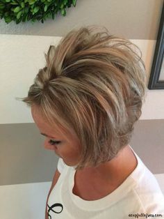 easy-short-hairstyle Short Stacked Bob Hairstyles, Stacked Bob Hairstyles, Stacked Bob, Bob Cuts, Short Hair Tutorial, Penteado Cabelo Curto, Short Hair Styles Easy