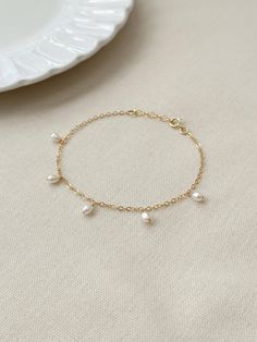 Please review the bracelet sizing guide below for the perfect fit! This dangly genuine Rice Pearl bracelet looks perfect for special occasions or can elevate any casual outfit. Each dangly Pearl is hand wrapped sensitive skin safe 14K Gold Filled or 925 Sterling Silver. Every bracelet comes with a small extender for adjustable sizing. You will feel sophisticated and chic when you put it on!  * 4mm freshwater Pearls * Dainty 14K Gold Filled or Sterling Silver Chain with a quality 14K Gold Filled or Sterling Silver spring clasp. * Choose your length (each bracelet comes with an additional .5 inch extender chain) Bracelet Sizing Guide: 5-6.5 inches = xtra small 6.5-7 inches = small 7-8 inches = medium 8 inches+ = large Each Bracelet is measured held taught from tip to end. Unsure what size to Cheap Pearl Drop Bracelets As Gift, Minimalist Pearl Jewelry, Minimalist Bracelet Gold, Pearl Bridal Jewelry, Basic Jewelry, Jewelry Minimalist, Pearl Bridal, Wedding Jewelry Bracelets, Keepsake Jewelry