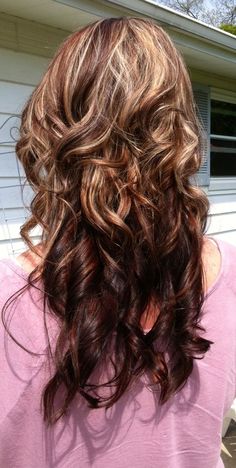 Dark Brown Hair with Caramel Highlights and Red Lowlights..Really considering doing this!! Lowlights Caramel, Dark Brown Hair With Caramel Highlights, Brown Hair With Caramel Highlights, Fesyen Rambut, Red Brown Hair, Dark Brown Hair Color, Dark Chocolate Brown, Hair Color Highlights, Brown Blonde Hair