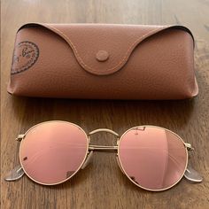 Brand New Rose Gold Ray-Ban Sunglasses. In Great Condition Except For One Tiny Speck On The Lens. Shown In Photos. Pink Round Frame Polarized Sunglasses, Pink Sunglasses With Mirrored Lenses And Round Frame, Classic Pink Sunglasses With Mirrored Lenses, Pink Round Frame Sunglasses With Mirrored Lenses, Pretty Sunglasses, Circle Glasses, Ray Ban Sunglasses Wayfarer, Polarized Aviator Sunglasses, Rose Gold Sunglasses