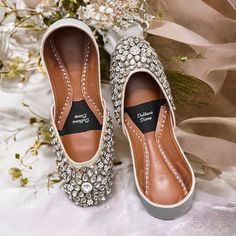 Introducing our Handmade Bridal Kundan Khussa with Crystal Embellishments - the epitome of elegance and comfort for your special day. 🌟 Embrace the Charm: Crafted with love and attention to detail, our bridal Khussa shoes are a perfect fusion of tradition and modern aesthetics. The delicate crystal embellishments add a touch of sparkle that will make you shine on your wedding day. 👑 Regal Comfort: We understand that every bride deserves to feel like royalty. That's why our Khussa shoes come wi Bridal Khussa, Womens Wedding Shoes, Walking Down The Aisle, Crystal Embellishment, Modern Aesthetics, Handmade Shoes, Memorable Gifts, On Your Wedding Day, Wedding Shoes