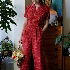 若き婦人の水玉レトロジャンプスーツ Red Short Sleeve Jumpsuits And Rompers With Pockets, Red Jumpsuits And Rompers With Pockets, Red Retro Jumpsuits And Rompers For Summer, Retro Jumpsuit, Polka Dot Jumpsuit, Pink Jumpsuit, Red Jumpsuit, Formal Style, Pink Yellow