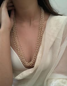 Layerd Necklace, Classy Tips, Vintage Indian Jewelry, Statement Jewelry Necklace, Bridal Jewelry Vintage, Modern Gold Jewelry, Fancy Jewellery Designs, Jewelry Set Design, Pearl Necklace Earrings