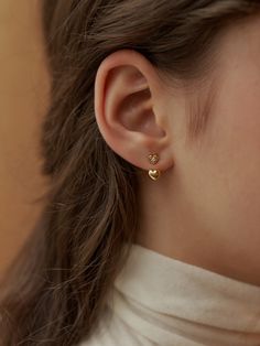 Gold Stylish Earrings, Hold Earrings Design, Second Stud Earrings Gold Indian, Golden Studs Earrings, Gold Earrings Dainty, Trendy Earrings Gold, Gold Earing Design New, Earrings Gold Design, 2 Grams Gold Earrings Designs