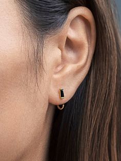 Embrace a chic and exquisite style with our beautiful huggie hoop earrings, adorned with stunning black zirconia. Designed to lovingly hug your ear, these earrings offer a sophisticated touch to your daily ensemble. Featuring meticulously crafted black zirconia accents, these huggie hoop earrings are perfect for adding a subtle yet striking elegance to your look. They are particularly ideal as helix hoops, delivering both comfort and glamour. Helix Piercing Hoop, Earring Bar, Minimalist Earring, Multiple Earrings, Helix Hoop, Gemstone Hoop Earrings, Dainty Hoop Earrings, Stick Earrings, Conch Earring