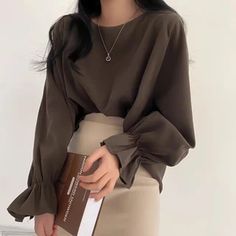 outfit wanita korea dress blazer blouse rok cardigan Tops Korean Style, Blouse Korea, Autumn Tops, Tops Korean, Rich Clothes, Outfit Korean Style, Stylish Fall Outfits