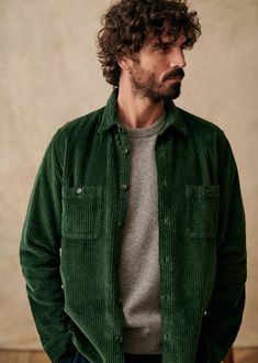 Claggan Shirt - Green - Organic Cotton - Octobre Éditions 80s Mens Outfits, Granola Guy Style, Mens Cottagecore, Woodsman Style, Mens Street Style Urban, Green Shirt Outfits, Husband Fashion, 80s Fashion Men, Shirt Outfit Men