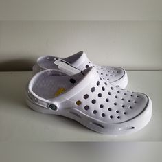 Unisex Crocs- W10, M8 Adjustable Loop Strap White Sporty Clogs For Summer, Sporty White Clogs For Summer, Sporty White Summer Clogs, Casual Low-top Summer Clogs, White Breathable Sports Clogs, Casual Non-slip Low-top Clogs, Breathable White Clogs For Outdoor, White Breathable Clogs For Outdoor, White Slip-resistant Clogs For Summer