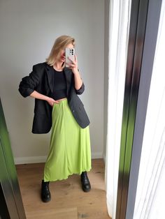 Trendy lime green spring/summer maxi skirt. A little bit see though, see video.  Very good quality. One minimal mark, see the photo. It is almost invisible.  The cotton is heavy. Fabricated in France. Stretchy material, best fit - M/L.  For your reference, model wears size S/M, is 175 cm tall and 62 kg weight, usual pants/skirt size - UK 10, EU 36. Lime Green Midi Skirt Outfit, Lime Green Satin Skirt Outfit, Casual Green Long Skirt, Casual Green Midi Skirt, Green Long Skirt For Spring, Spring Green Pleated Maxi Skirt, Spring Long Green Skirt, Stretch Green Spring Skirt, Green Stretch Skirt For Spring