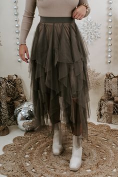 Grey Tulle Skirt Outfit, Skirt Style Ideas, Tan Outfit, Holiday Outfit Inspiration, Mesh Maxi Skirt, Booties Outfit, White Booties, Tulle Tutu Skirt, Overlay Skirt