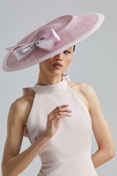 Bring modern elegance to the races with Coast x Lisa Tan Millinery. Offering a bold take on race-day style - and beyond - this collaboration champions Lisa Tan's innovative approach to hat-making.Beautifully complementing our formal outfitting, this hat is an instant sartorial statement. Adorned with a premium silk bow, that tie beautifully behind the head, its striking colour scheme is also showcased in the luxe sinamay fabric construction. Sculpted into a flat crown and ultra wide-brim, this hat invites maximum drama to any ensemble. Large Hats For Women, Fancy Hats For Women, Derby Day Hats, Formal Hats For Women, Statement Hats, Paris Moodboard, Woman Hats, Facinator Hats, Ascot Style