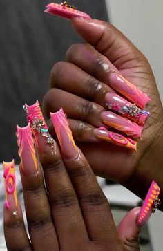 #mobwifenails #studnailsdesigns #springnails #uñas2024tendenciaselegantes #nails #nailsinspo #marchnails #springnails #springnailsdesign #spring2024nails #stpatricksdaynails #simplespringnails #valentinenails #valentinesdaynails #pinkgemnails #basicbaddienails Orange Pink Nails Acrylic, Airbrush Design Nails, Spring Junk Nails, Extra Nail Ideas, Orange Birthday Nails, Dramatic Nails Designs, Acrylic Toe Nails, Red Acrylic Nails