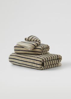 stack of towels folded on top of each other