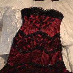 New Without Tags, Never Used Size 8 Masquerade Dress Homecoming, Elegant Black Dress For Red Carpet, Black Fitted Dress For Red Carpet, Lace Hoco Dress, Red Dress Formal, Thrift Manifest, Dark Red Dress, Concert Dresses, Dark Red Dresses