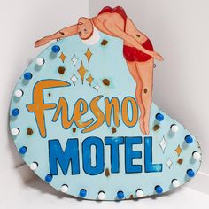 there is a sign that says fresno motel on the side of the wall