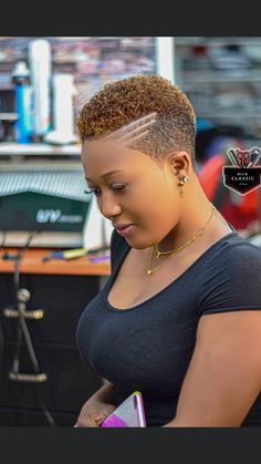 Twa Designs Natural Hair, Faded Curly Haircut Women, Shave Hair Styles For Women Black, Barbing Hairstyles For Women, Shaves Haircuts Women, Black Ladies Haircut Styles With Dye, Curly Hair Styles Short Natural Curls African Americans, Black Women Fade Haircut Natural Hair, Twa Fades For Women