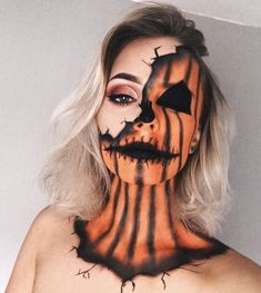 Half Ghoul Face Makeup Clown, Halloween Make-up Looks, Halloweenský Makeup, Cute Halloween Makeup, Makeup Tip, Cool Halloween Makeup, Halloween Makeup Inspiration, Halloween Makeup Scary, Smink Inspiration