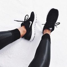 Black Runners, Estilo Fitness, Nike Shoes Cheap, Nike Free Shoes, Nike Shoes Outlet, Cheap Nikes, Leather Shoes Woman, Cheap Shoes, Shoes Outlet