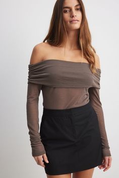 Fine Knitted Draped Top Brown | NA-KD Chic Brown Fine Knit Tops, Stretch Off-shoulder Long Sleeve Top For Fall, Brown Off-shoulder Tops For Fall, Low Waist Jeans, Draped Top, Sleepwear Sets, Fall Jackets, Knitwear Cardigan, T Shirt Vest