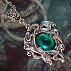 FREE Worldwide SHIPPING on all Orders over 130 € with Coupon Code : ONLYFORYOU ❦  EMERALD "ELVE'S HEART" NECKLACE ❦  : Reveal your druidess soul with this elven necklace inspired by the magic of nature. Composed of a silver brass floral frame, it secretly protects a smooth emerald green stone, the famous Elve's Heart ! The pendant measures 35mm or 1,4 inch height. Minimum neck size : 45 cm or 17,7 inches Maximum neck size : 56 cm or 22 inches This necklace closes with lobster clasp and extension Green Fantasy Necklace, Elven Necklace, Green Elf, Elf Fairy, Emerald Green Stone, Fantasy Necklace, Forest Elf, Necklace Emerald, Fairy Jewelry