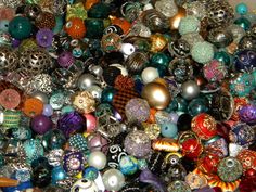 many different colored beads are piled together