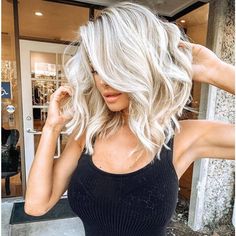 Natural Womens Short Curly Wig White Blonde Ladies Wavy Hair Wigs Cosplay UK-Z8 Medium Wigs, Kadeřnické Trendy, Stylish Short Hair, Vlasové Trendy, Balayage Blonde, Different Hair, Short Hair Wigs, Wave Hair, Hair Texture