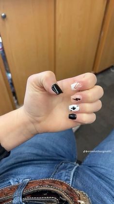 Cute Easy Nails Design, Cute Nails Holiday, Cute Country Acrylic Nails, Black Western Nails Acrylic, Punchy Cowgirl Nails, Nail Ideas Country Concert, Acrylic Nail Designs Country, Plain Western Nails, Koe Wetzel Nail Ideas