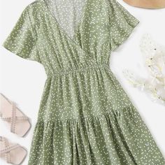 This Is A New Item, Never Worn. I Moved To A Smaller Home With Smaller Closets. My Loss Is Your Gain. Pricing For A Quick Sell. 2x Shein Dress Ships From Florida. Will Ship The Next Business Day. Green With White Flowers. A Line Dress Heart Print Dress, Palm Dress, Plus Size Summer Dresses, Vestido Plus Size, Shein Dress, Silky Dress, Flutter Sleeve Dress, Short Mini Dress, Heart Pattern