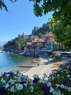 A beautiful, pretty village in Lago di Como. Isn’t this paradise? Lake Como Varenna, Italy Aesthetic Lake Como, Lake Como Beach, Como Lake Italy, Italy Vacation Outfits, Varenna Italy, Magical Village