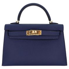 Brand: Hermès Style: Kelly II Sellier Mini Size: 20cm Color: Navy Material: Epsom Leather Hardware: Gold Hardware(GHW) Dimensions: 7.5" W x 4.5" H x 2.25" D Handle Drop: 3.25" Strap Drop: 18.5" Mini Kelly, Hermes Style, Navy Bag, Straykids Hyunjin Photoshoot, Kelly Bag, Leather Hardware, Luxury Purses, Hermes Handbags, Hermes Bags