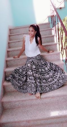 Poses In Long Skirt, Bohemian Skirts, Bohemian Maxi Skirt, Long Skirt Casual, Hippie Skirt, Medieval Gown, Indian Skirt, Beautiful Long Dresses, Skirts Long