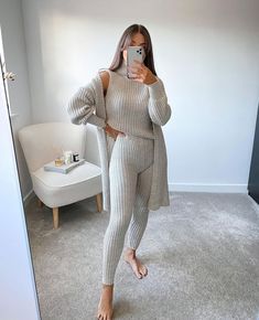 Comfy 2 Piece Outfits, Classy Wfh Outfits, Cute Home Lounge Wear, Comfy Lounge Outfits Winter, Lounge Wear Classy, Chic Home Outfit, Everyday Lounge Outfits, Comfy Work From Home Outfits Summer, Cozy Wfh Outfit