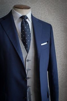 collarheart.com Mans Suit, Gentle Man, Gentleman's Club, Classy Suits, Mode Costume, Suit Blue, Suit Waistcoat, Classy Men