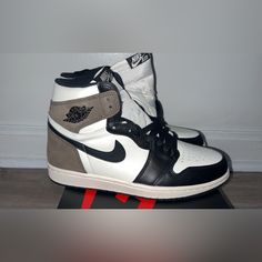 Brand New Air Jordan 1 Retro High Og 'Dark Mocha' 100% Authentic . Size 8.5 Nike Jordan Leather Shoes With Contrast Sole, White Nike High Tops, Vapormax Plus Black, Nike Air Jordan Low, Nike Air Max Command, Nike Vapormax Plus, Nike Vapormax Flyknit, White Sneakers Men, Black And White Nikes