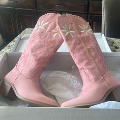 Nwt * Pink Lily Pink Daisy Cowboy Boots Size 7 Girly Cowboy Boots, Shoes For High Arches, Dress And Cowboy Boots, Mexican Boots, Tan Knee High Boots, Wedding Shoes Boots, Pink Cowboy Boots, Pink Cowgirl Boots, Black Cowboy Boots