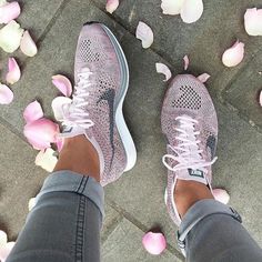 Sneaker Outfits, Sneaker Trend, Yoga Iyengar, Nike Free Shoes, Vinyasa Yoga, Shoe Obsession, Rock Revival, Shoe Game, Walking Shoes