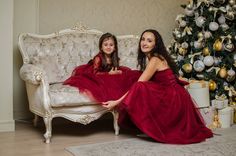 Red Formal Dress, Mother Daughter Matching Dress, Mommy and Me Outfit Mother daughter matching tutu dresses in burgundy and many other colors is perfect look for family photo shoot and any special occassion. Mommy and Me cocktail strapless dresses with soft tulle full tutu skirt and bow on backside. Dress can be tailored in different colors - black, white, green, pink, lavanda, purple, red etc., just contact me with your request. Length of the dress can be made as you wish. To make an order plea Red Princess Dress For Bridesmaid, Red Princess Bridesmaid Dress, Elegant Tulle Princess Dress For Holiday, Elegant Holiday Princess Dress In Tulle, Birthday Dress Photoshoot, 1st Birthday Dress, 1st Birthday Dresses, Mother Daughter Dresses Matching, Dress Photoshoot