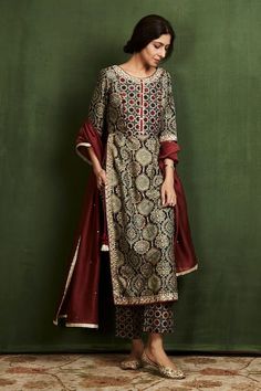 Grey Suit Women Indian, Divya Aggarwal, Ajrakh Print Kurti, Shorshe Clothing, Satin Dupatta, Beige Kurta, Grey Kurta, Printed Kurti Designs, Cotton Suit Designs