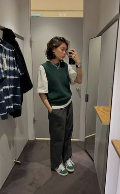 Woman Masculine Style, Business Casual Outfits Masc, Masc Lesbian Aesthetic Outfit, Autumn Masc Outfits, Masc Looks For Women, Masc Outfits For Women School, Masc Style Outfits, Masc Lesbian Business Casual, 80s Tomboy Fashion