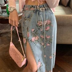 Long Denim Skirts, Long Denim Skirt, Flowers Print, Denim Skirts, Maxi Skirts, 가을 패션, Vintage Flowers, Casual Outfit, Gq