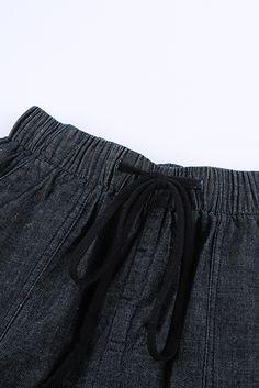 Black Casual Pocketed Frayed Denim Shorts Lisa Fischer, Frayed Denim, Casual Black, Short En Jean, Summer Ready, Light Wash Denim, Drawstring Waistband, Black Denim Shorts, Global Fashion