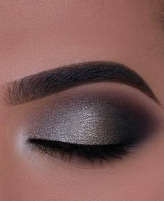 Grey Eye Makeup, Permanente Make-up, Silver Eye Makeup, Eye Makeup Images, Elegantes Makeup, Silver Makeup, Silver Eyeshadow, Wedding Eye Makeup, Prom Eye Makeup