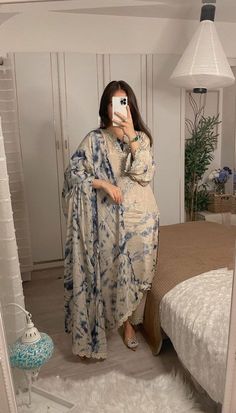 Latest Traditional Dresses, Sportswear Outfits, Velvet Dress Designs, Simple Kurta Designs, Desi Fashion Casual, Casual Indian Fashion, Beautiful Pakistani Dresses