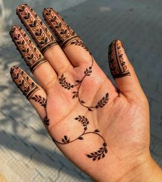 Palm Mehndi Design Simple, Palm Mehndi Design Unique, Palm Mehndi Design Simple Easy, Engagement Mehndi Design, Front Hand Mehndi, Mehndi Designs For Kids