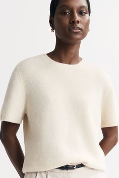 Plain knit Oversized T-shirt in 100% cashmere. Formerly known as our Chunky T-shirt, it’s the same great style, you already love. All that has change is the name. - Plain knit - Relaxed fit - True to size - 7 gg - 4 ply - 100% Cashmere Model is wearing size S and is 177 cm tall. Cashmere Tops With Fine Knit And Relaxed Fit, Everyday Fine Knit Cashmere Tops, Classic Crew Neck Cashmere T-shirt, Fine Knit Cashmere T-shirt Short Sleeve, Casual Fine Knit Cashmere T-shirt, Casual Oversized Cashmere Tops, Oversized Fine Knit Crew Neck Top, Casual Cashmere Crew Neck T-shirt, Short Sleeve Cashmere Fine Knit Tops