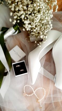 Wedding day Wedding Moments Photography, Wedding Church Aisle, Simple Wedding Bouquets, Registry Office Wedding, Christian Wedding, Wedding Prep, Wedding Shots