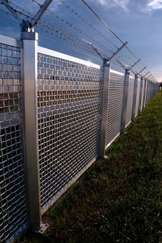 an advertisement for a fence company with the words best fence job in your area on it